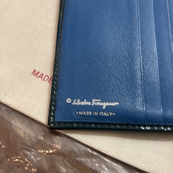 Salvatore Ferragamo RARE blue patent calf leather wallet-some marks stickiness - Picture 15 of 17
